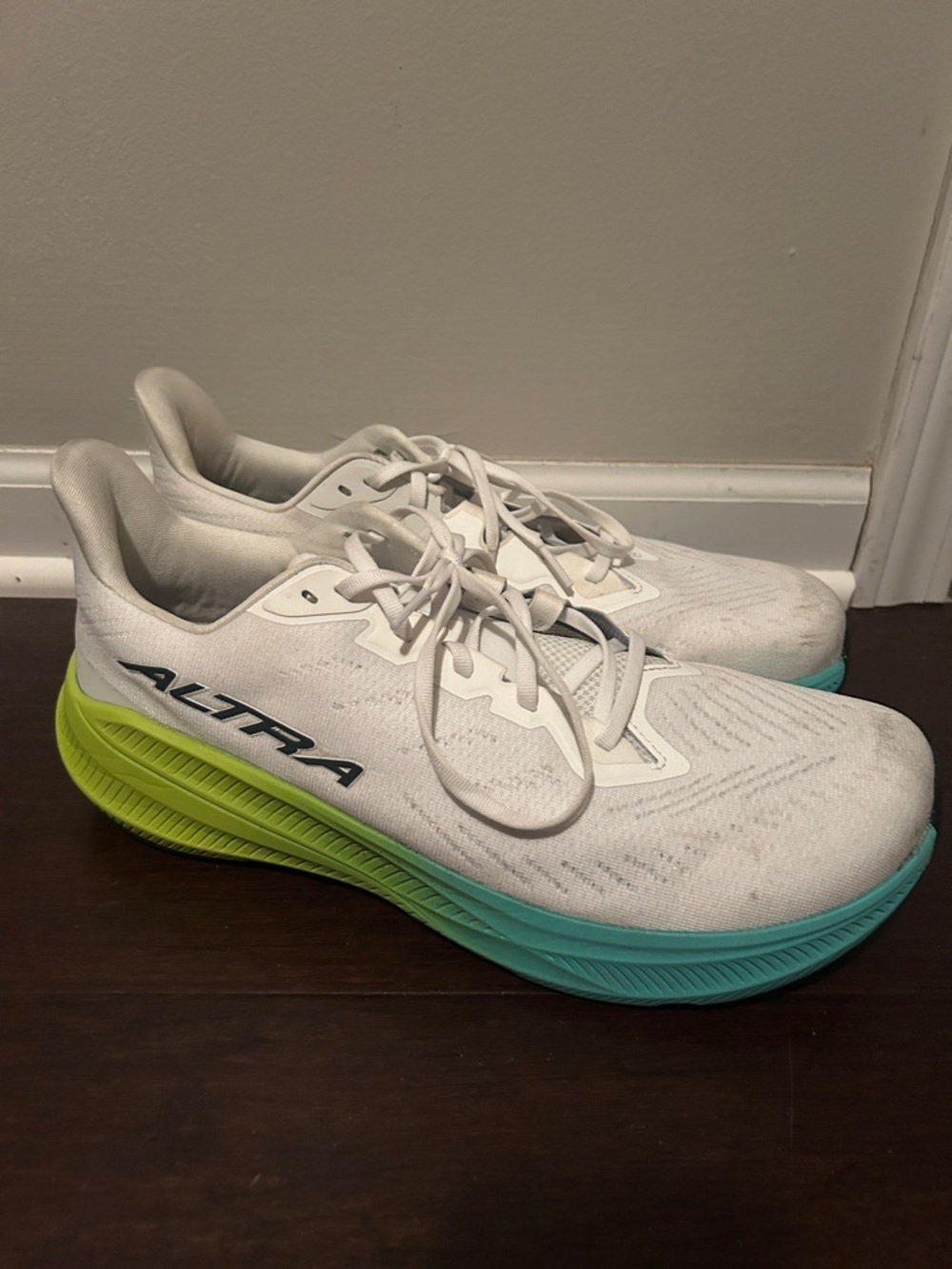 Altra Experience Flow 2 White Running Shoes with Lime-to-Teal Gradient Midsole